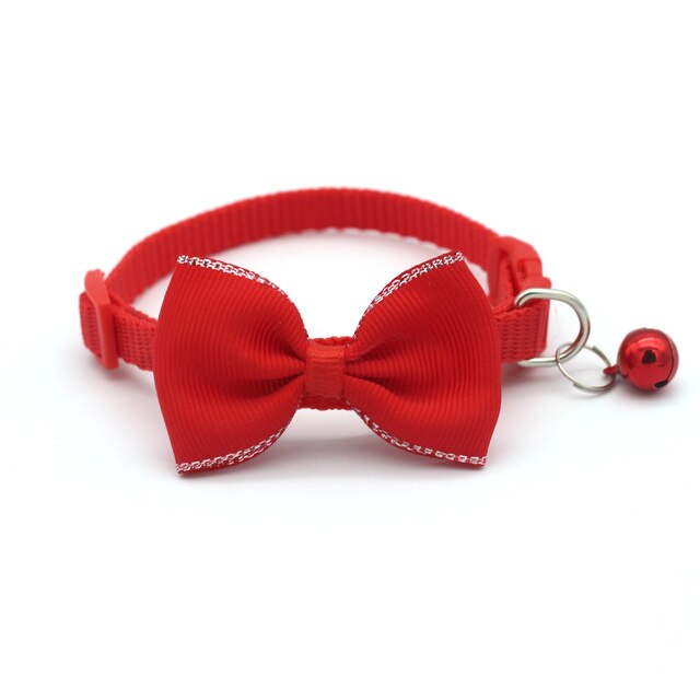 Strik en bellen halsband in rood