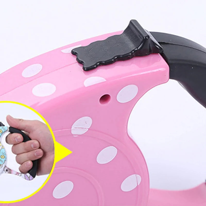 Automatisch intrekbare hondenriem met detail