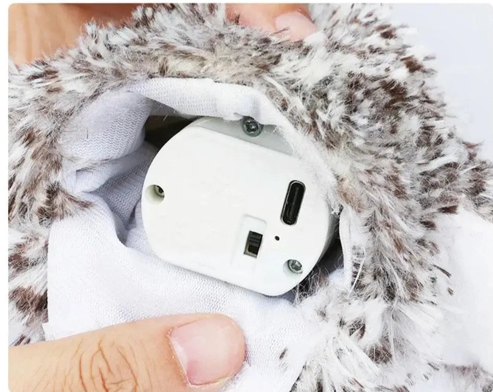 De uil is oplaadbaar met een usb kabel