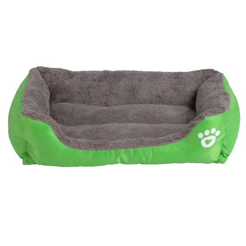 Gekleurd hondenbed in groen