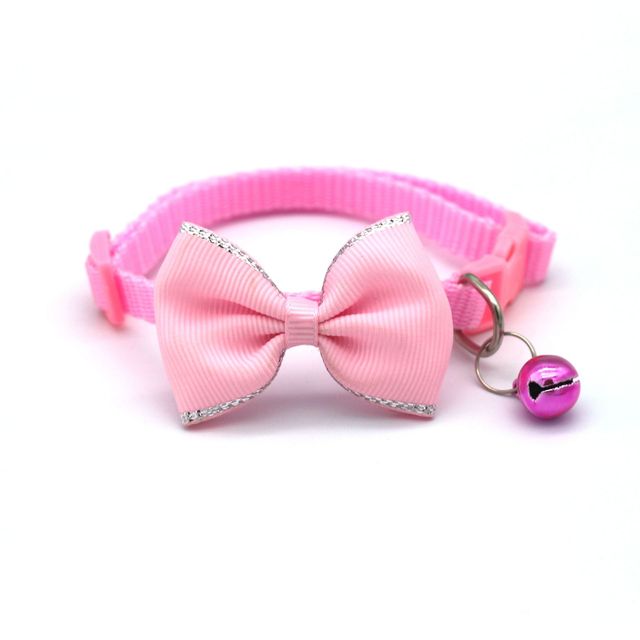 Strik en bellen halsband in roze