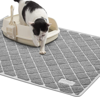 kattenbak met kat op antislipmat