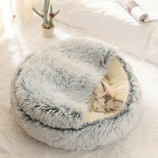 Kat in een 2-in-1 dieren bed